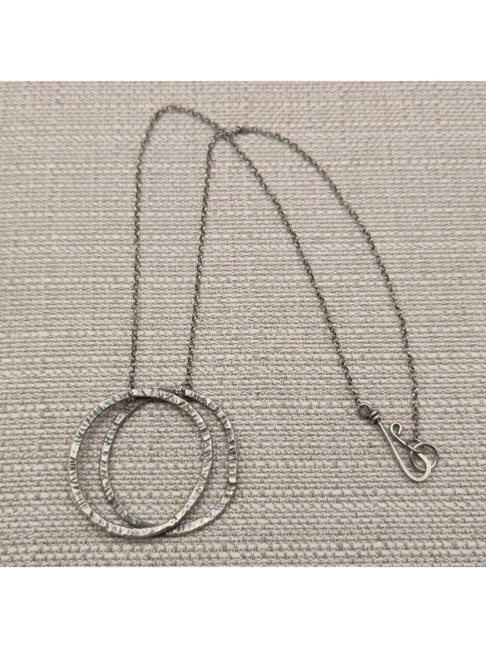 23 Inch Vintage Hammered Sterling Silver Open Circle Pendant Necklace B1540